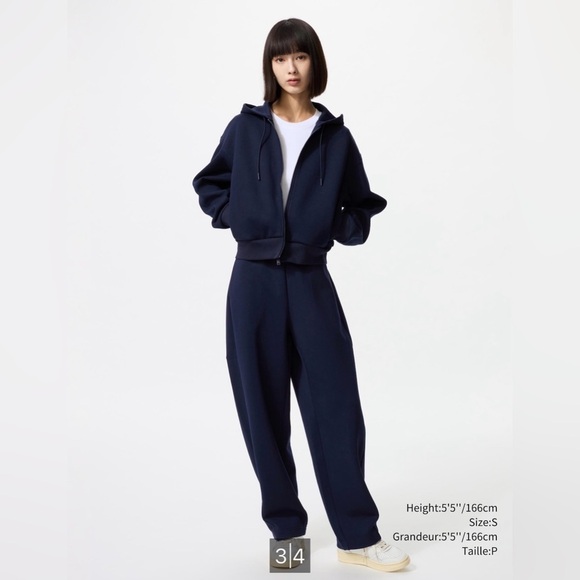 Uniqlo Women's Navy Blue Zip-Up Hoodie with excellent condition - Picture 8 of 8